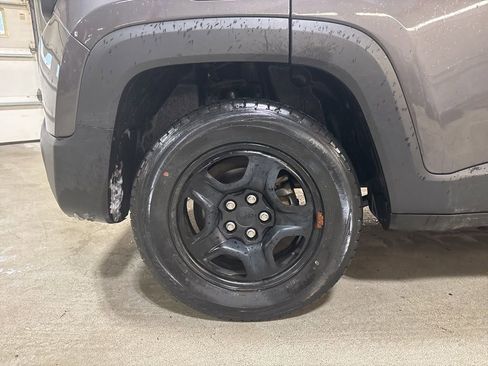 Used 2018 Jeep Renegade Sport w/ Power & Air Group image 30