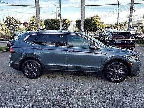 Used 2022 Volkswagen Tiguan SE image 6