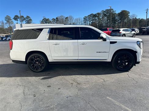 Used 2023 GMC Yukon XL Denali w/ Denali Reserve Package image 5