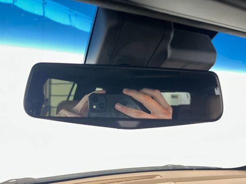 Used 2017 Cadillac Escalade Platinum image 82