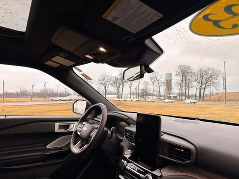 Used 2023 Ford Explorer Platinum w/ Technology Package image 71