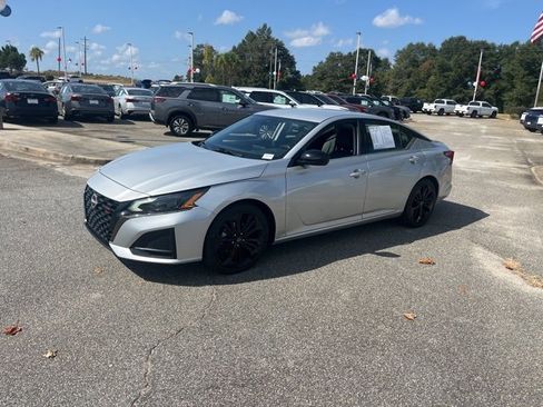 Used 2024 Nissan Altima 2.5 SR image 3