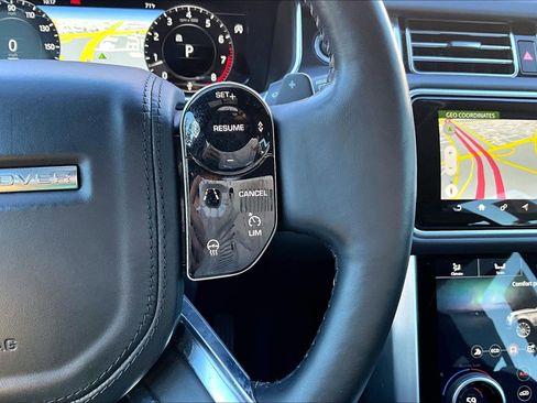 Used 2020 Land Rover Range Rover HSE image 24