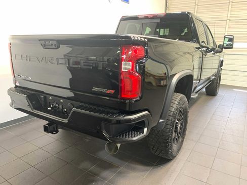 Used 2024 Chevrolet Silverado 2500 ZR2 w/ Technology Package image 3