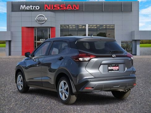 New 2025 Nissan Kicks Play S image 4