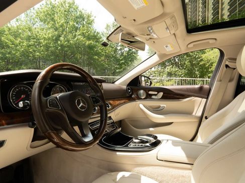 Used 2017 Mercedes-Benz E 300 image 33