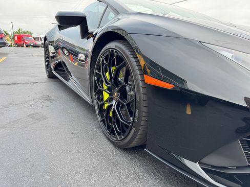 Used 2020 Lamborghini Huracan EVO image 30