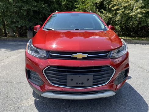 Used 2020 Chevrolet Trax LT w/ Driver Confidence Package AWD/4WD image 3