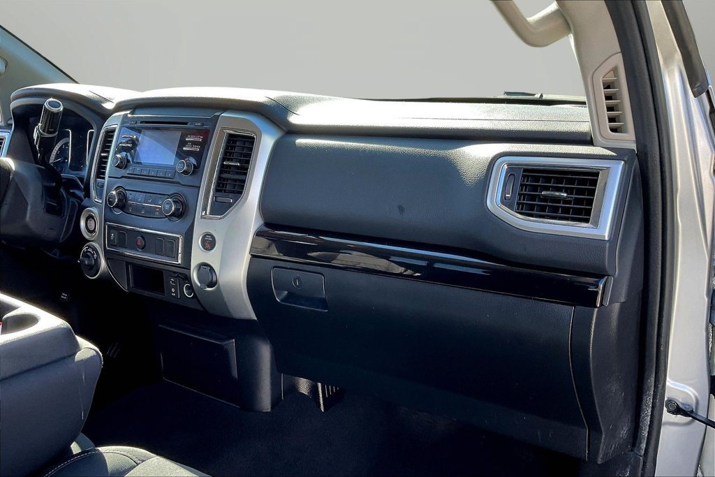 Used 2018 Nissan Titan SV AWD/4WD image 26