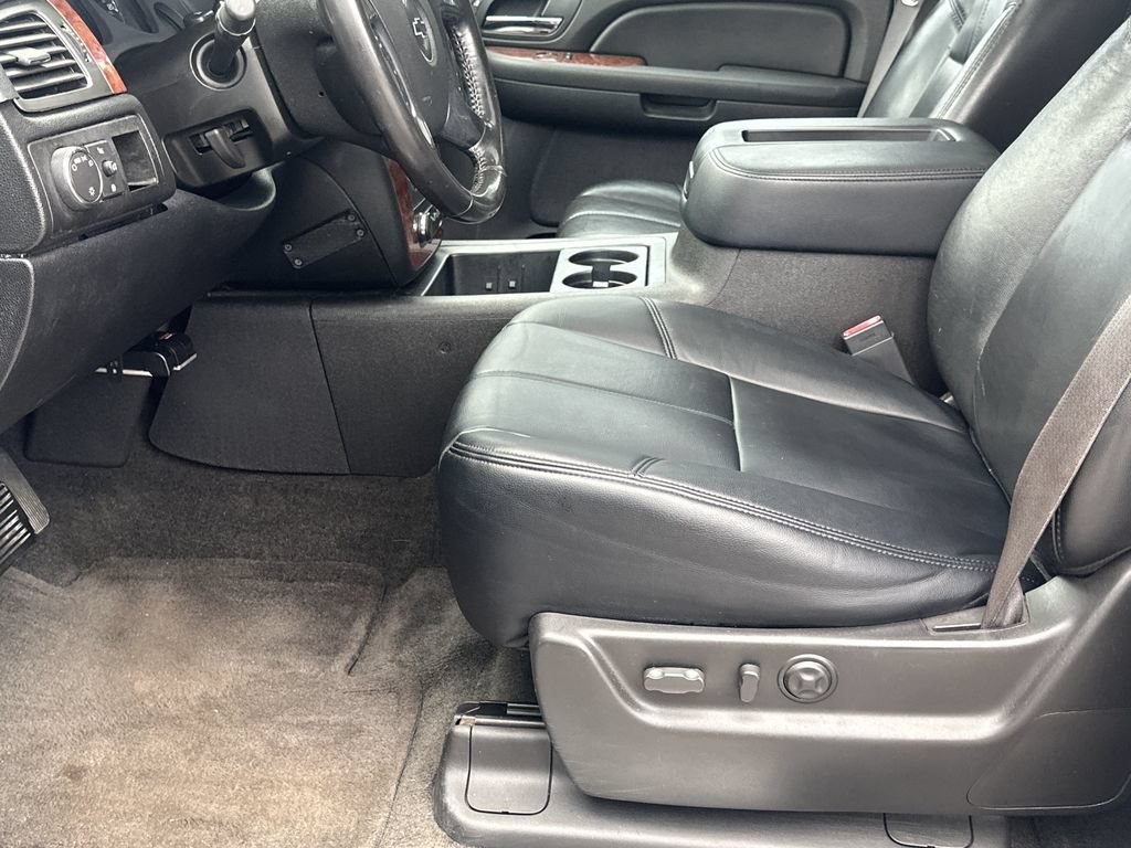 Used 2007 Chevrolet Avalanche LTZ w/ LTZ Preferred Equipment Group RWD image 9
