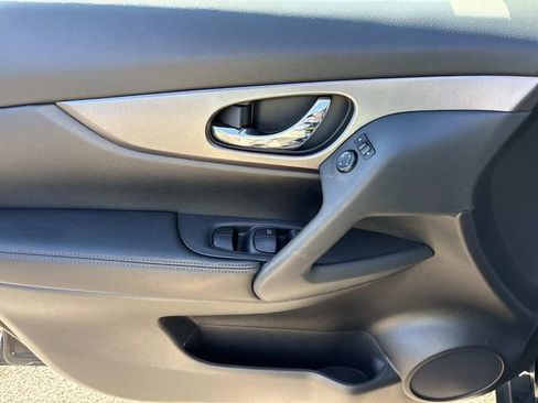 Used 2015 Nissan Rogue SV image 24