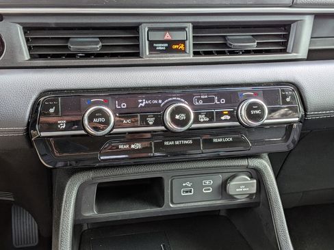 Used 2025 Honda Pilot EX-L image 24