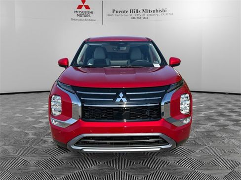 New 2025 Mitsubishi Outlander SE image 2