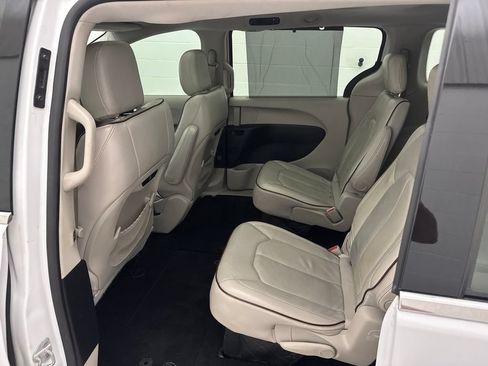 Used 2020 Chrysler Pacifica Limited FWD image 46