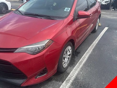 Used 2018 Toyota Corolla LE FWD image 1