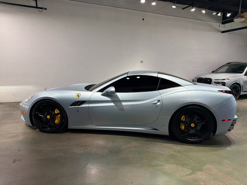 Used 2013 Ferrari California image 4