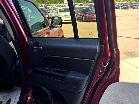 Used 2014 Jeep Patriot Latitude image 14