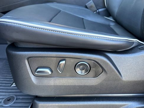 Used 2023 Cadillac Escalade Premium Luxury image 12