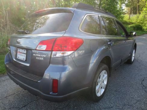 Used 2013 Subaru Outback 2.5i Premium w/ All-Weather Pkg AWD/4WD image 4