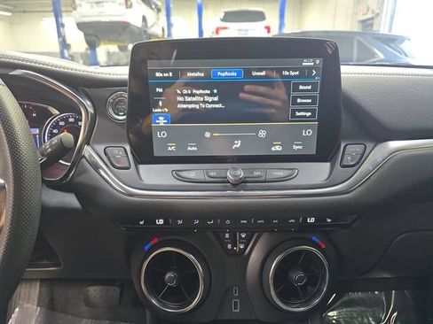 New 2025 Chevrolet Blazer LT w/ Convenience Package FWD image 23