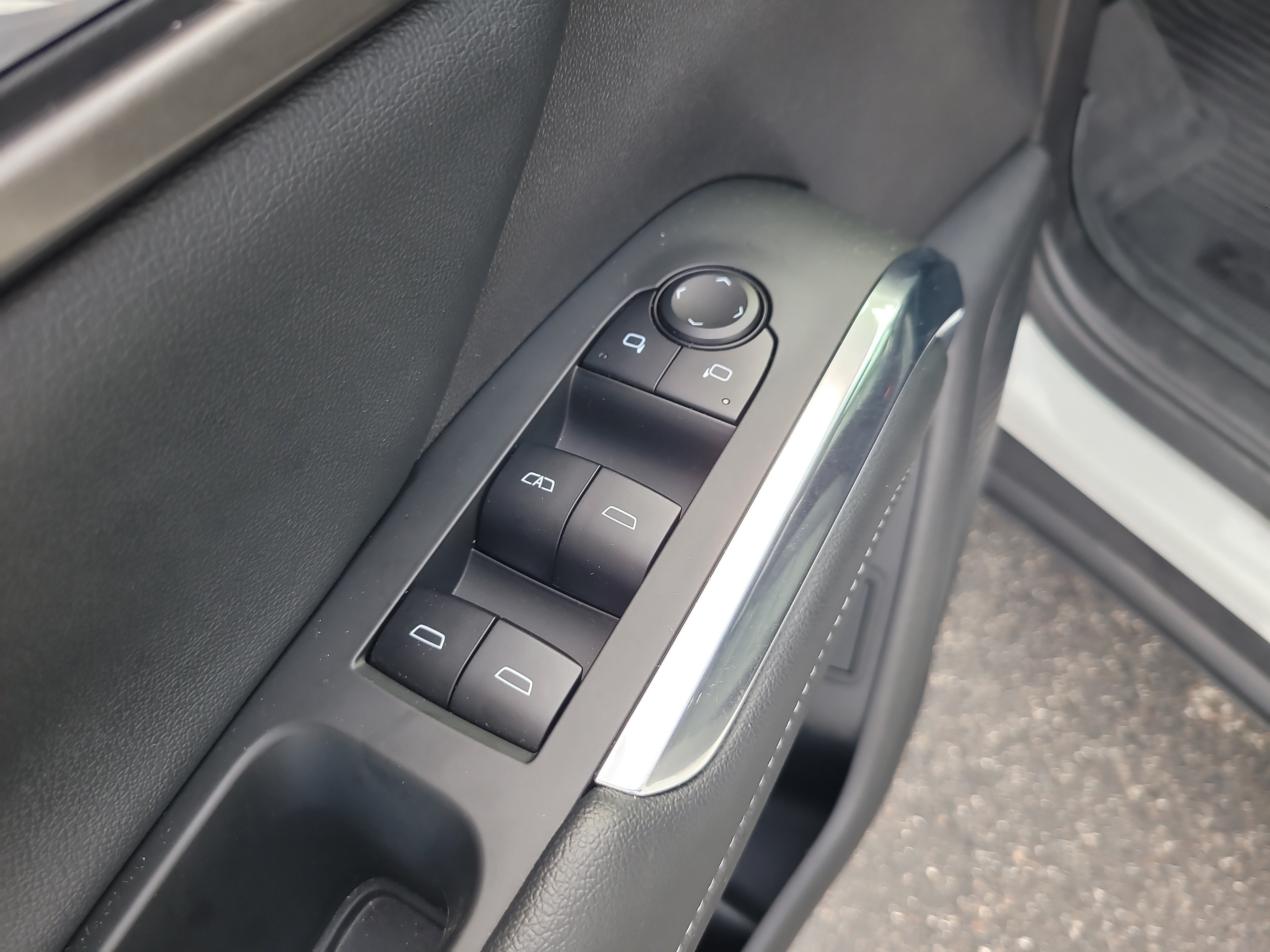 Used 2025 Chevrolet Traverse LT w/ Driver Confidence Package FWD image 15
