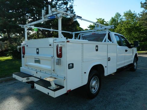 Used 2019 Ford F350 XL w/ Power Equipment Group AWD/4WD image 9