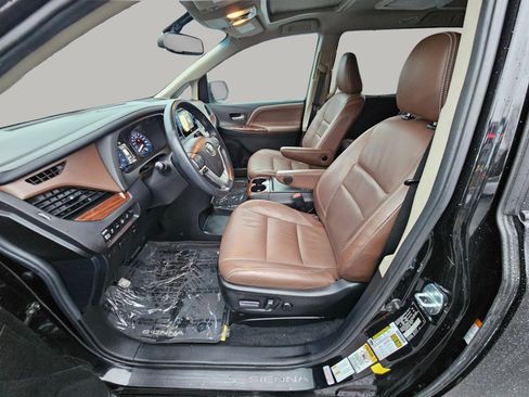 Used 2017 Toyota Sienna Limited Premium image 21