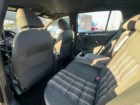 Used 2013 Volkswagen Golf 4-Door image 18
