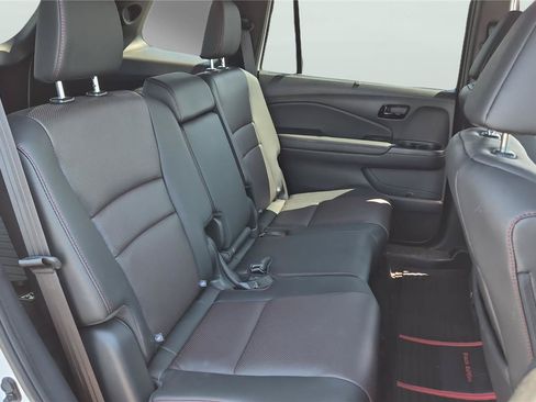 Used 2024 Honda Passport Black Edition image 15