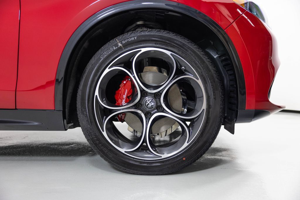 New 2026 Alfa Romeo Stelvio Sprint AWD/4WD image 4
