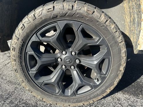 Used 2021 RAM 1500 Limited w/ Night Edition image 10