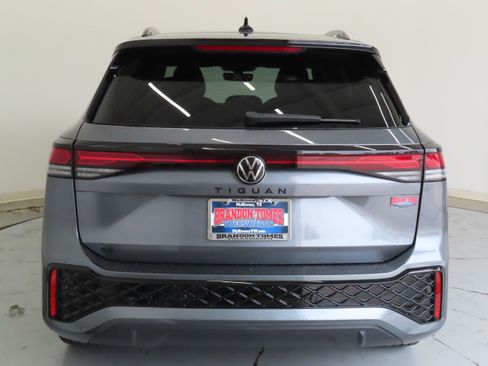 New 2026 Volkswagen Tiguan SE R-Line image 5