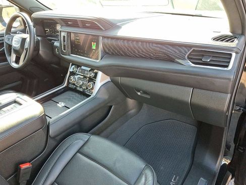 Used 2024 GMC Yukon XL Denali image 35