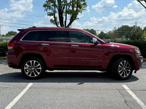 Used 2017 Jeep Grand Cherokee Overland AWD/4WD image 3