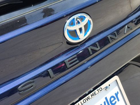 Used 2023 Toyota Sienna XLE w/ XLE Plus Package AWD/4WD image 11