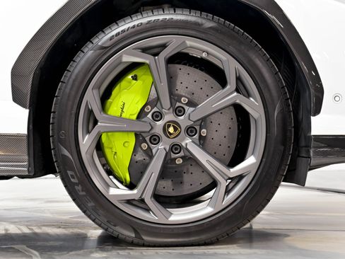 Used 2020 Lamborghini Urus AWD/4WD image 24