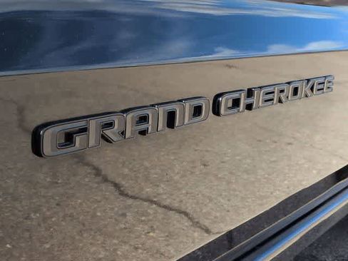 Used 2019 Jeep Grand Cherokee Altitude AWD/4WD image 13