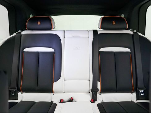 New 2026 Rolls-Royce Cullinan Black Badge image 29