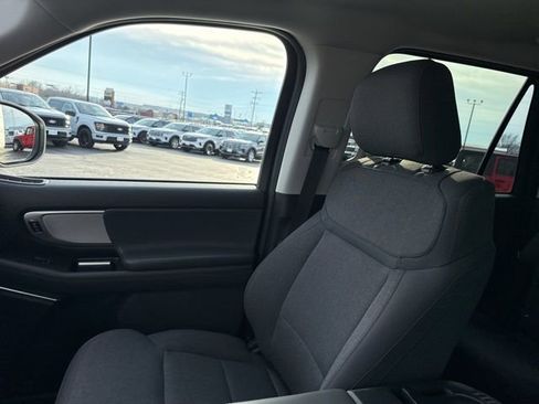 Used 2025 Ford Expedition Active image 25