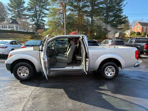 Used 2015 Nissan Frontier S image 9