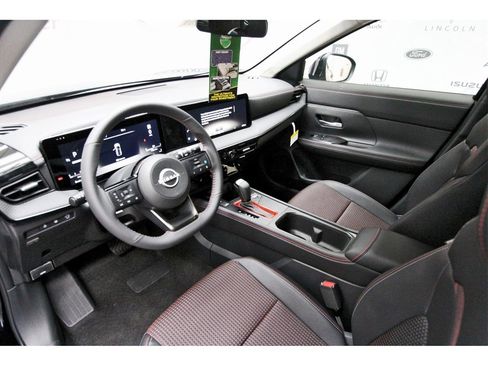 New 2026 Nissan Kicks SR image 12