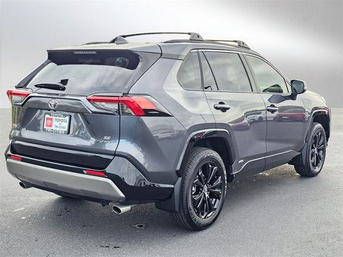 Used 2025 Toyota RAV4 SE image 5
