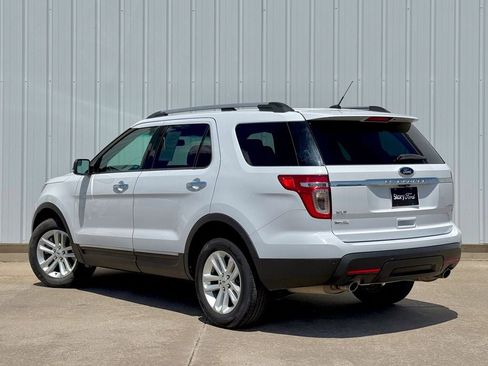 Used 2014 Ford Explorer XLT w/ Equipment Group 202A AWD/4WD image 4