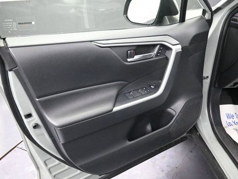 Used 2023 Toyota RAV4 XLE Premium image 27