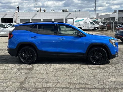 Used 2024 GMC Terrain SLT w/ Elevation Edition image 6