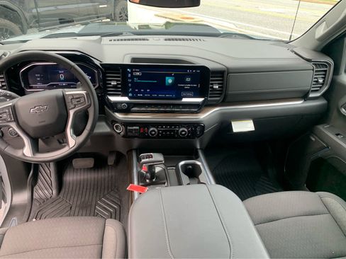 Used 2024 Chevrolet Silverado 1500 LT Trail Boss w/ Convenience Package II image 8