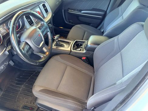 Used 2019 Dodge Charger SXT RWD image 9