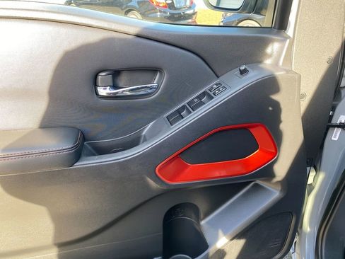 Used 2023 Nissan Frontier PRO-4X w/ Technology Package image 9