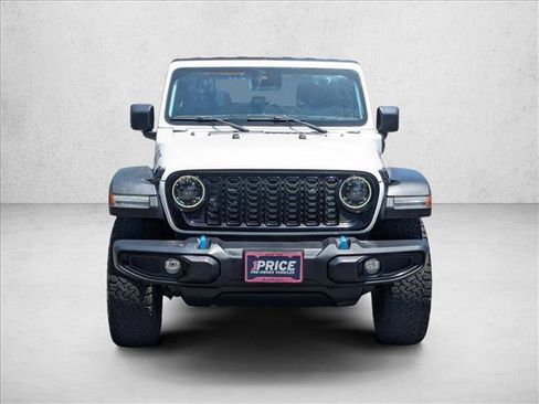 Used 2024 Jeep Wrangler Unlimited AWD/4WD image 2