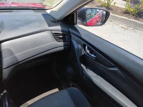 Used 2017 Nissan Rogue SV FWD image 17